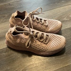 No bull tennis shoes